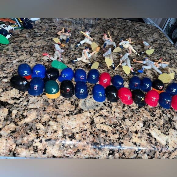 Baseball MLB 1989 collectible lot of players and hats - Picture 2 of 6